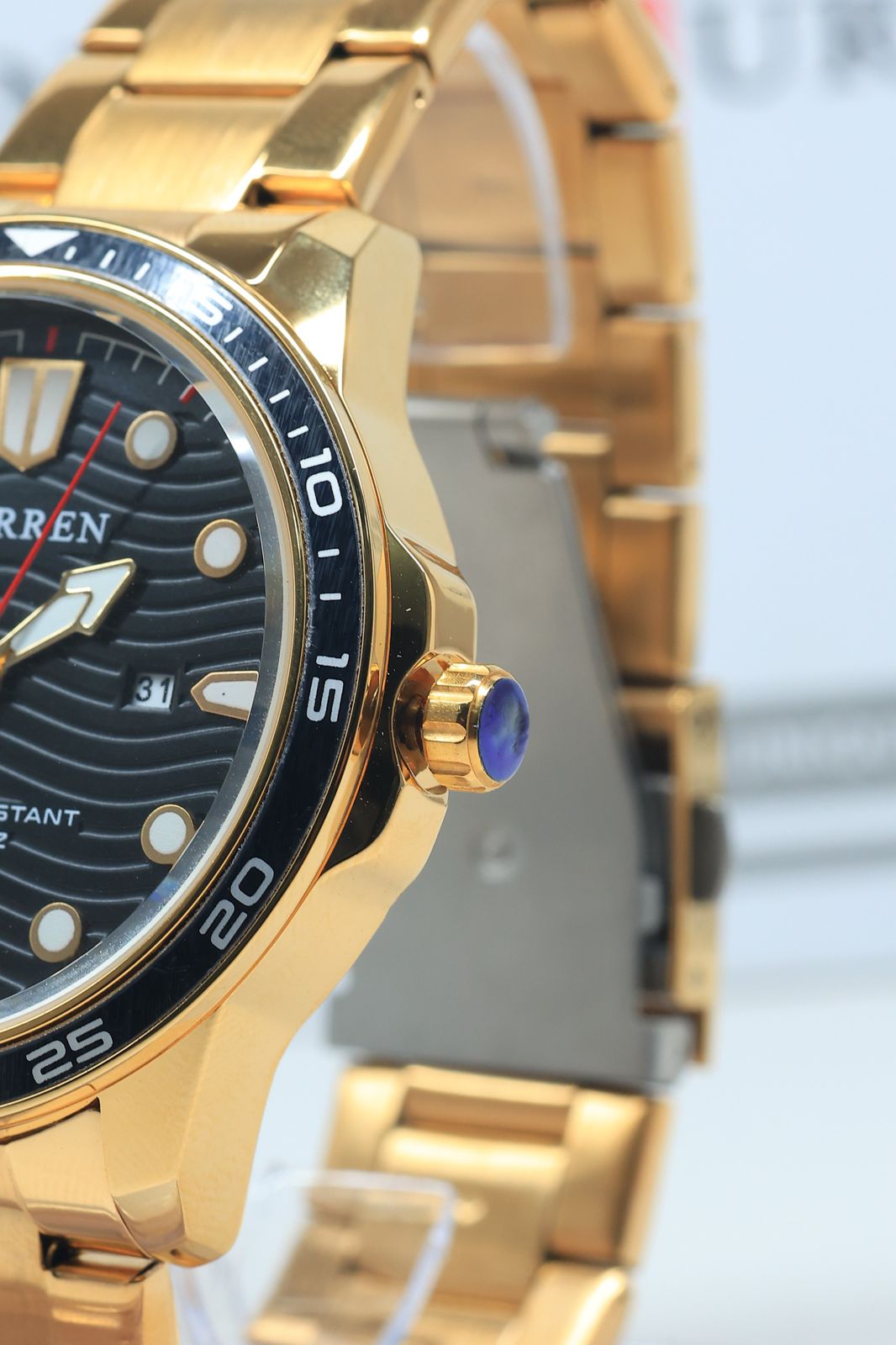 Luxury Gold Stainless Steel Men's Quartz Watch (Black Dial) | 8426